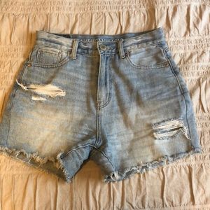 American Eagle Distressed Mom Short
